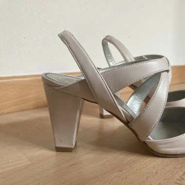 Pumps off white