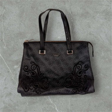  guess bag in black and gold