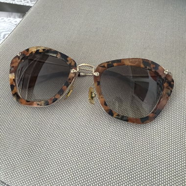 MARCA : Miu Miu Colore : Marrone  Prodotto in : Italia