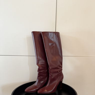 Hohe Stiefel in Weinrot von Mango