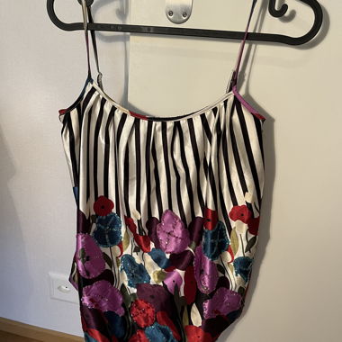 Stunning top
