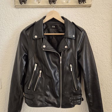 Lederjacke mit coolen Details