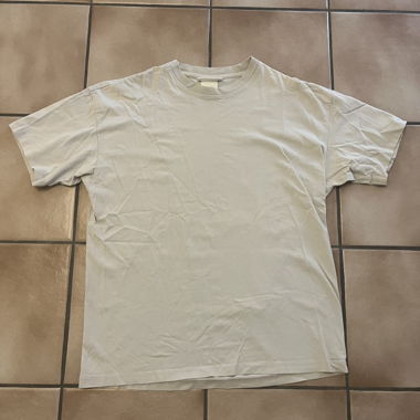 T-shirt color crema