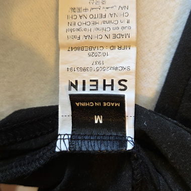 Maglia nera a maniche lunghe con fiocco