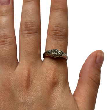 Silberfarbener Statement-Ring
