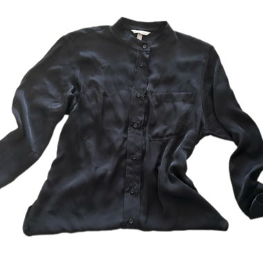 Blouse noire en satin