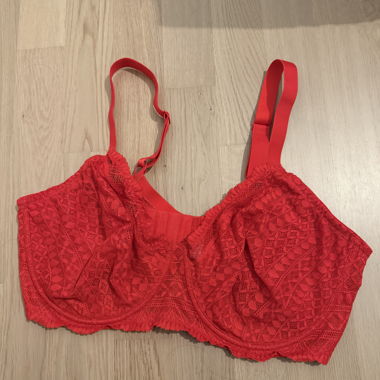 Soutien-gorge rouge en dentelle