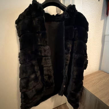 Gilet in pelliccia sintetica nera