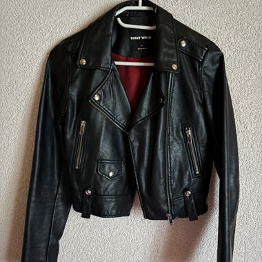 Schwarze Kunstlederjacke