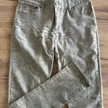 Jeans skinny kaki con motivo serpente