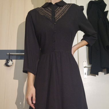 Robe noire dentelle avec doublure