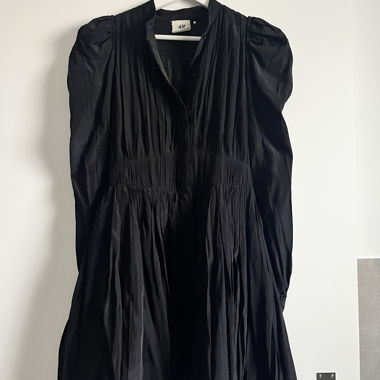 Kleid mit Puffärmeln
