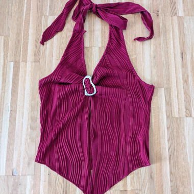 Top rosso con scollo Neckholder
