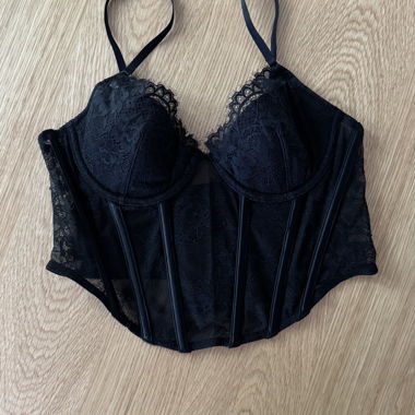 Haut corset en dentelle noire