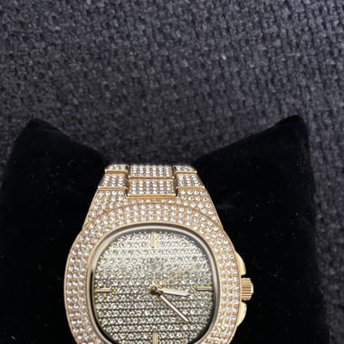 Goldene Damen Uhr mit kleine Diamanten 