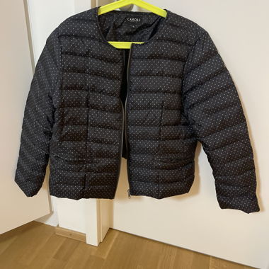Piumino nero Caroll trapuntato a pois grigi