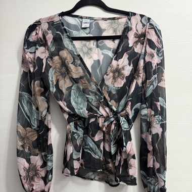 Blouse with floral pattern