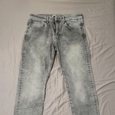 Graue Jeans