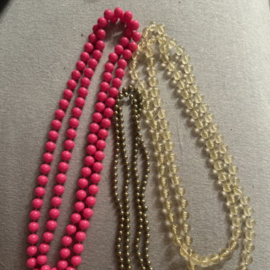 3 colliers à perles