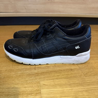 Baskets ASICS GEL noir et blanc