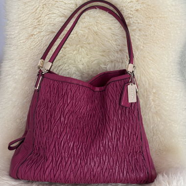 Sac hobo en cuir Coach magenta