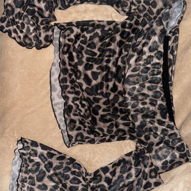 Top in mesh con stampa leopardata