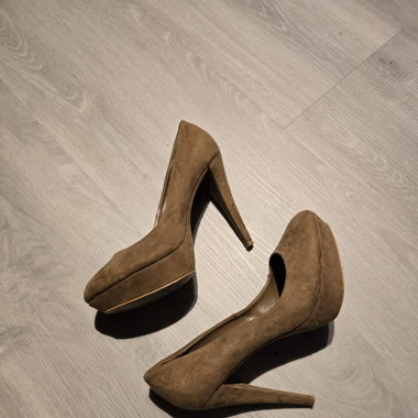 BROWN HEELS