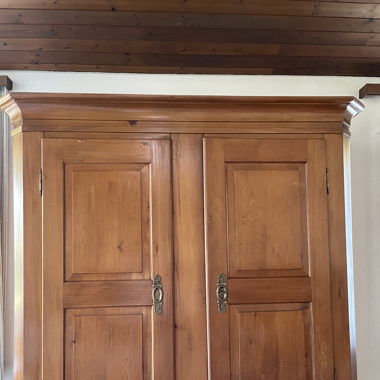 Wunderschöner antiker Schrank