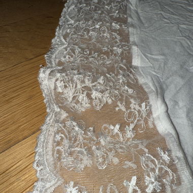 Top en dentelle (haut à bretelles)