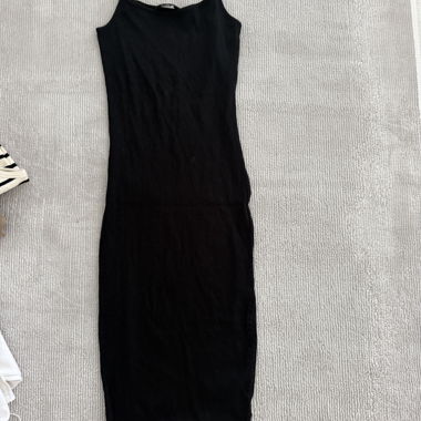 Schwarzes Trägerkleid