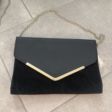 Sac à bandoulière noir avec chaîne