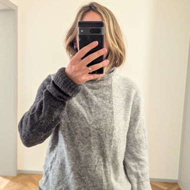 Maglia Cos in lana con collo alto
