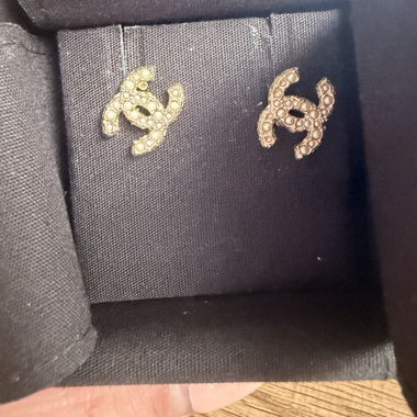Chanel Ohrstecker mit Perlen