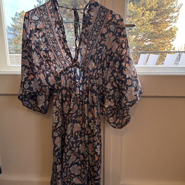 Long floral dress with wide sleeves