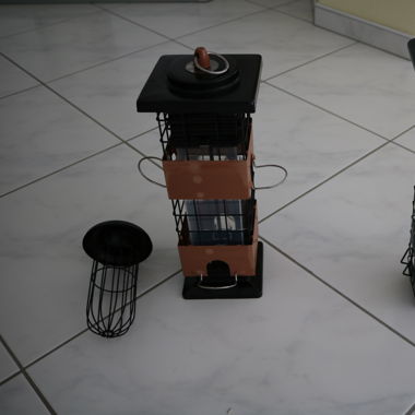 Vogelfutterspender aus Metall zum Aufhängen 