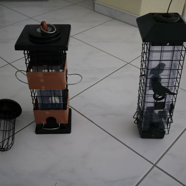 Vogelfutterspender aus Metall zum Aufhängen 