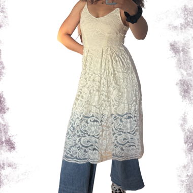 Robe bohème romantique en dentelle jaune pastel