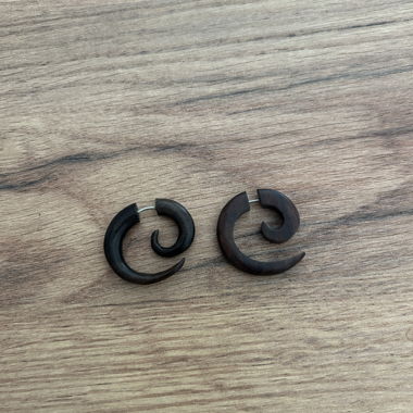 Braune Holz-Spiralenohrringe handgemacht