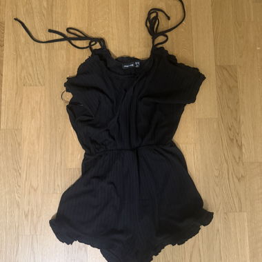 Pieces schwarzer ärmelloser Playsuit XS