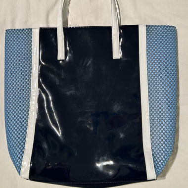 Grande borsa a tracolla blu e bianca