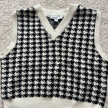 Houndstooth Knit Sweater Vest