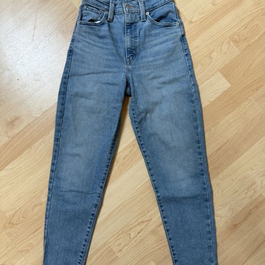 Levi's High Waisted Mom Jeans