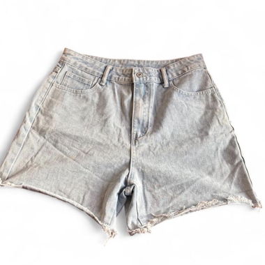 Jeansshorts in hellem Wasch