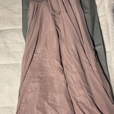 Robe de soirée rosé en dentelle Taille 36
