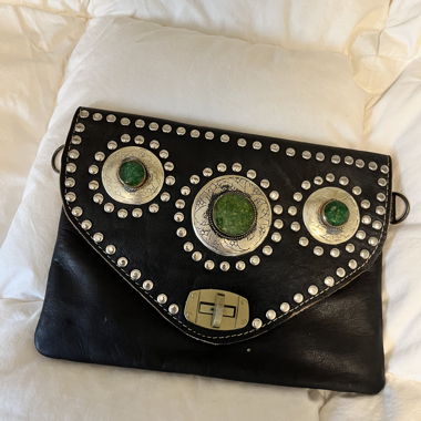Schwarze Leder-Pochette