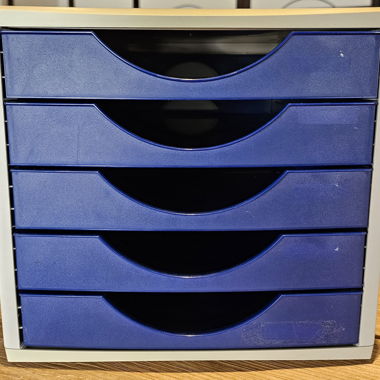 Storage box with 5 compartments