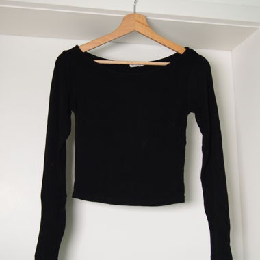 Stradivarius Black Long-Sleeve Crop Top