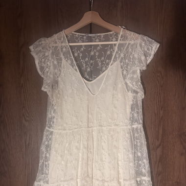 Transparantes geblümtes Kleid