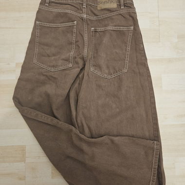 Pantaloni marroni Bershka