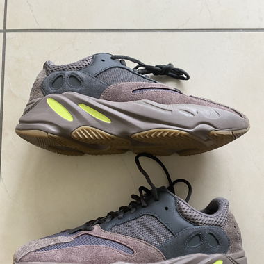 Yeezy 700 Mauve Grösse 42